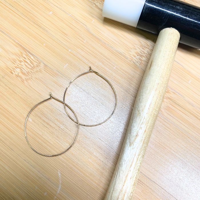 Smith & Sip: Minimalist Earrings (Hoops & Threaders). June 26 from 6:00-8:30.